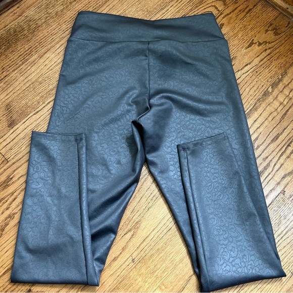 EXPRESS | Faux Leather Cheetah Print Leggings - Picture 10 of 13